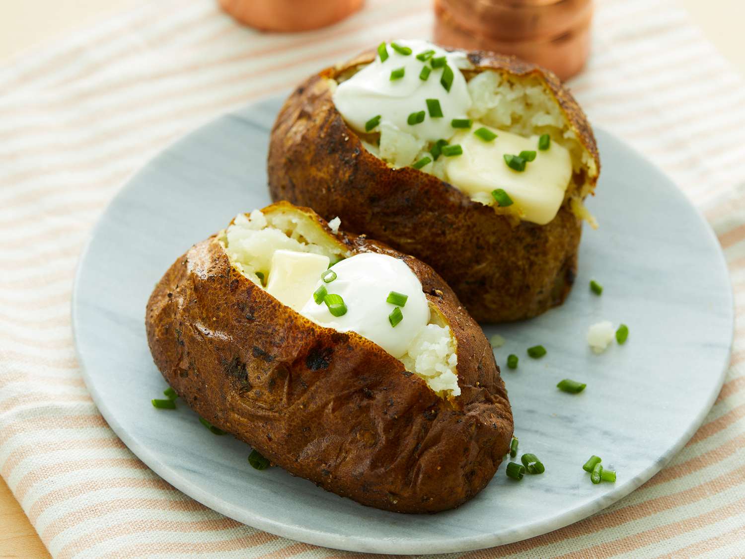 Patatas al horno doradas en freidora de aire.