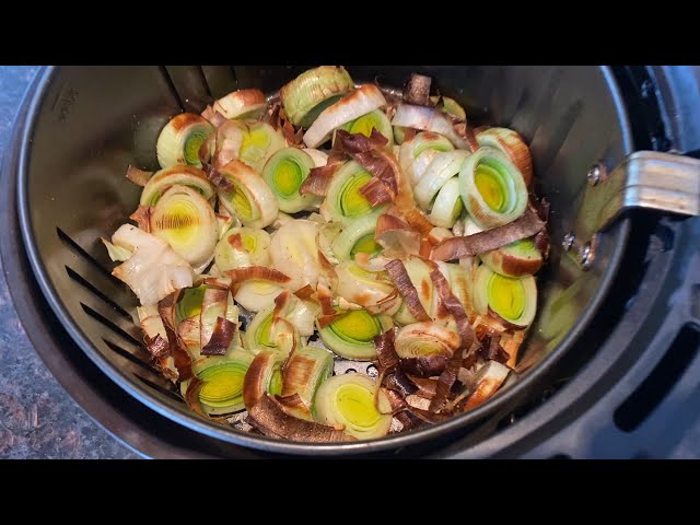 Puerros dorados cocinados en freidora de aire.